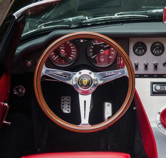 eagle-speedster-jaguar-e-type-interior-photo-559375-s-986x603 - Copy.jpg