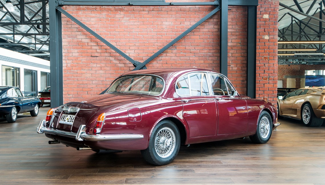 Jaguar-S-type-Red-4-2-1140x650.jpg