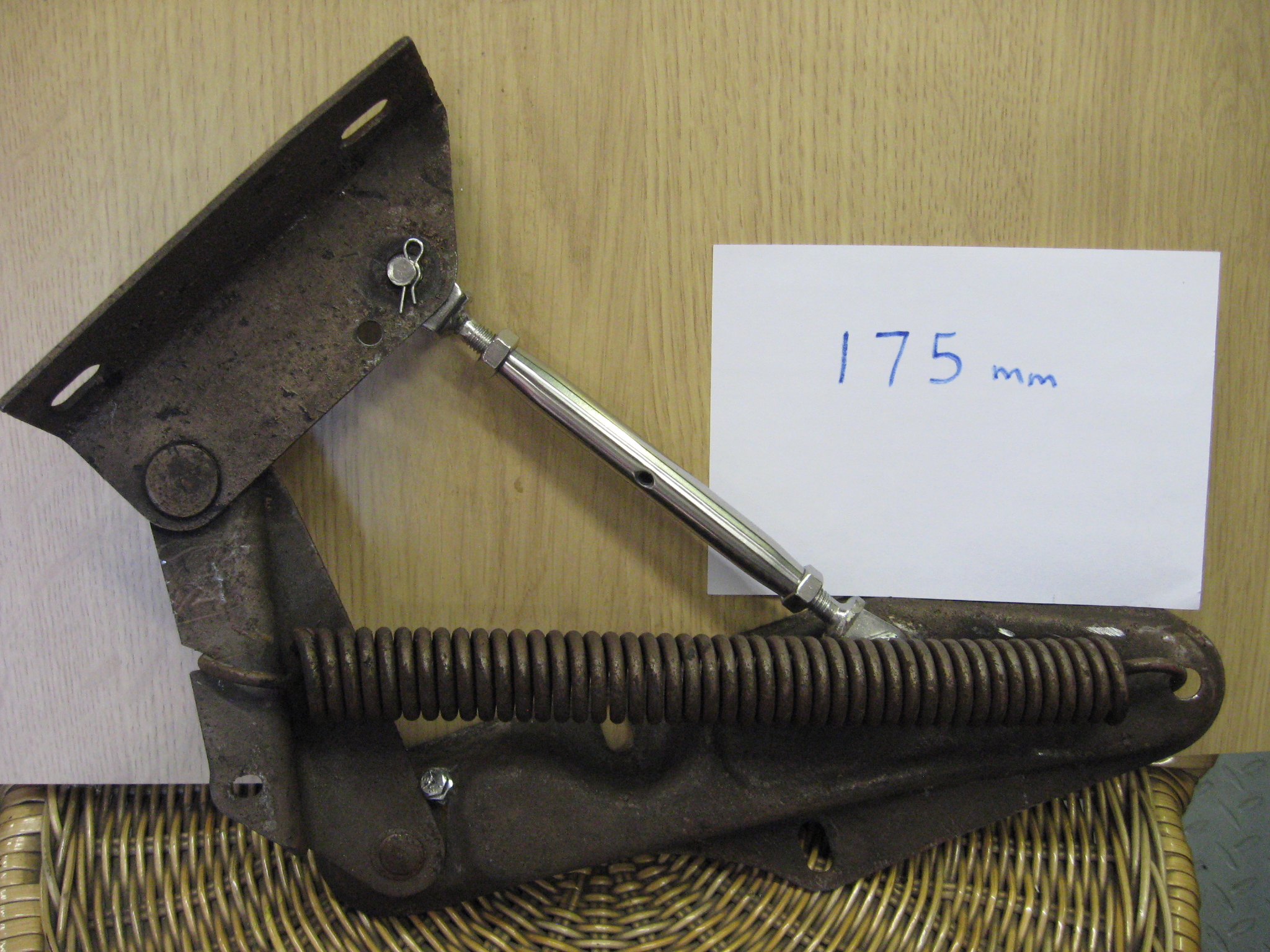 Centres at 175mm.JPG