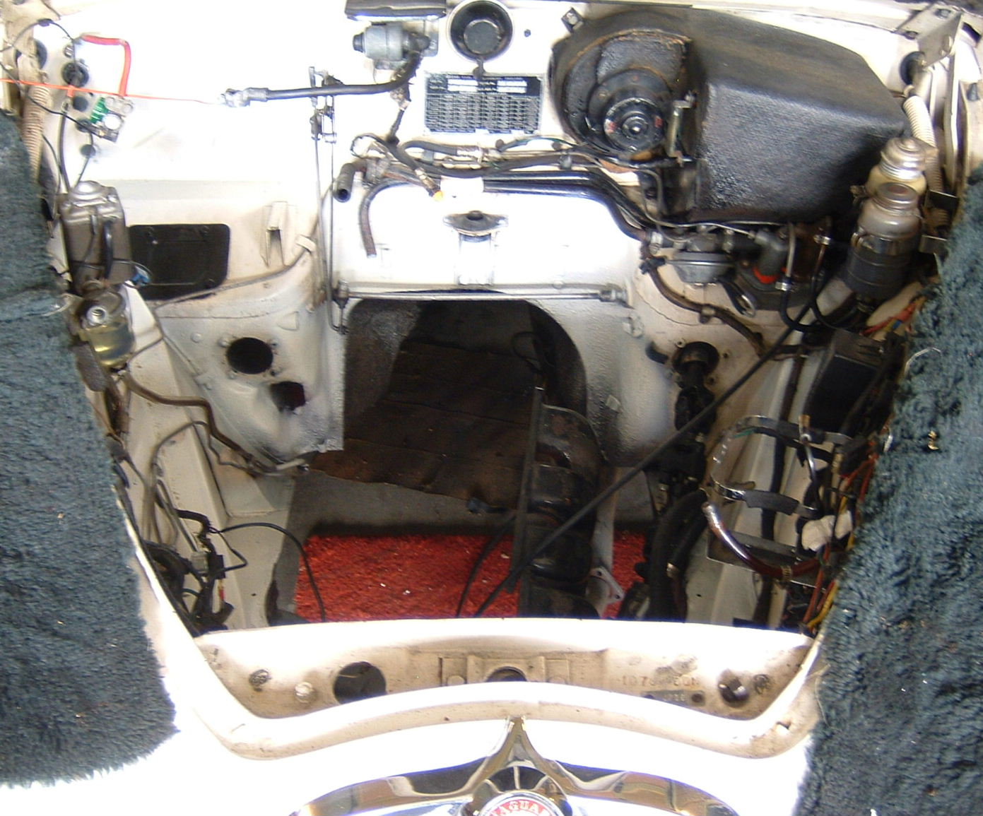 Engine bay center.JPG