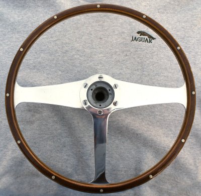 Derrington steering wheel for Jaguar with horn push assembly.jpg